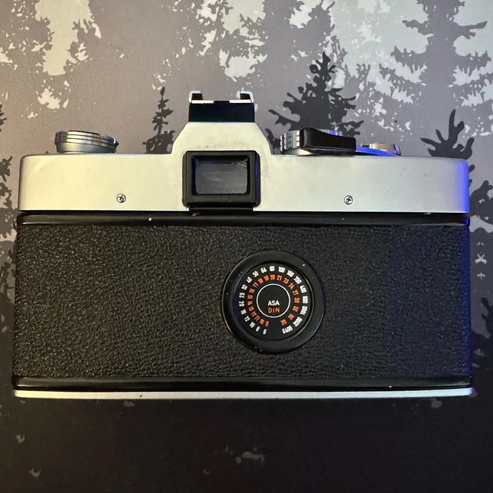 Minolta SRT102 35mm Film Camera - Vintage - UNTESTED